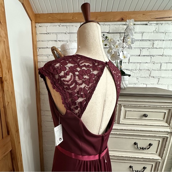 NWT! $180 David's Bridal Long Mesh Dress with Lace Cap Sleeves A- line Skirt - Picture 6 of 9